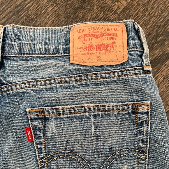 Levi’s denim shorts. Size 24-25. - Picture 3 of 7